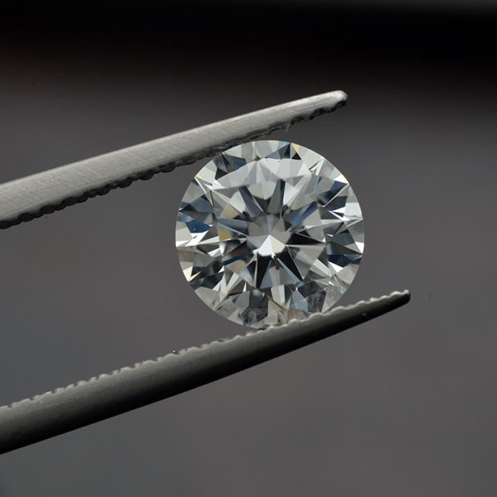 diamond hold by tweezers, loose round diamond