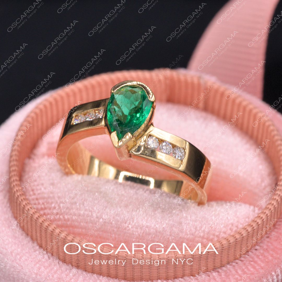 Natural Pear-Shaped Colombian Emerald Engagement Ring in 18K Yellow Gold