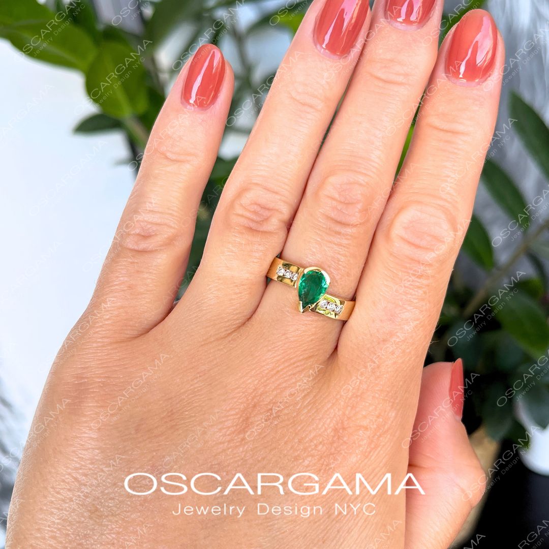 Natural Pear-Shaped Colombian Emerald Engagement Ring in 18K Yellow Gold