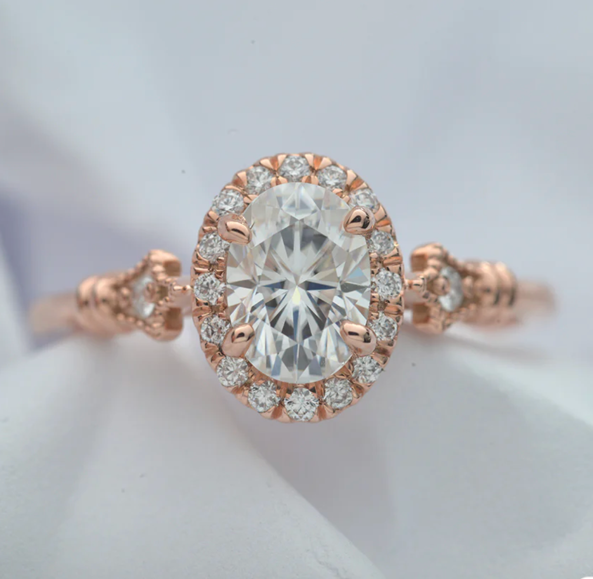 CASSEY custom Jazzlyn Oval with a 1.03 E-VS2 Natural diamond GIA certified.