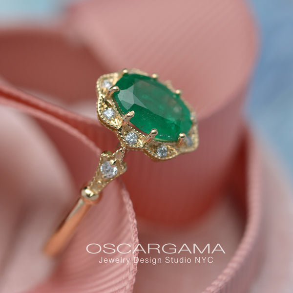 Stunning Design Natural Emerald Ring