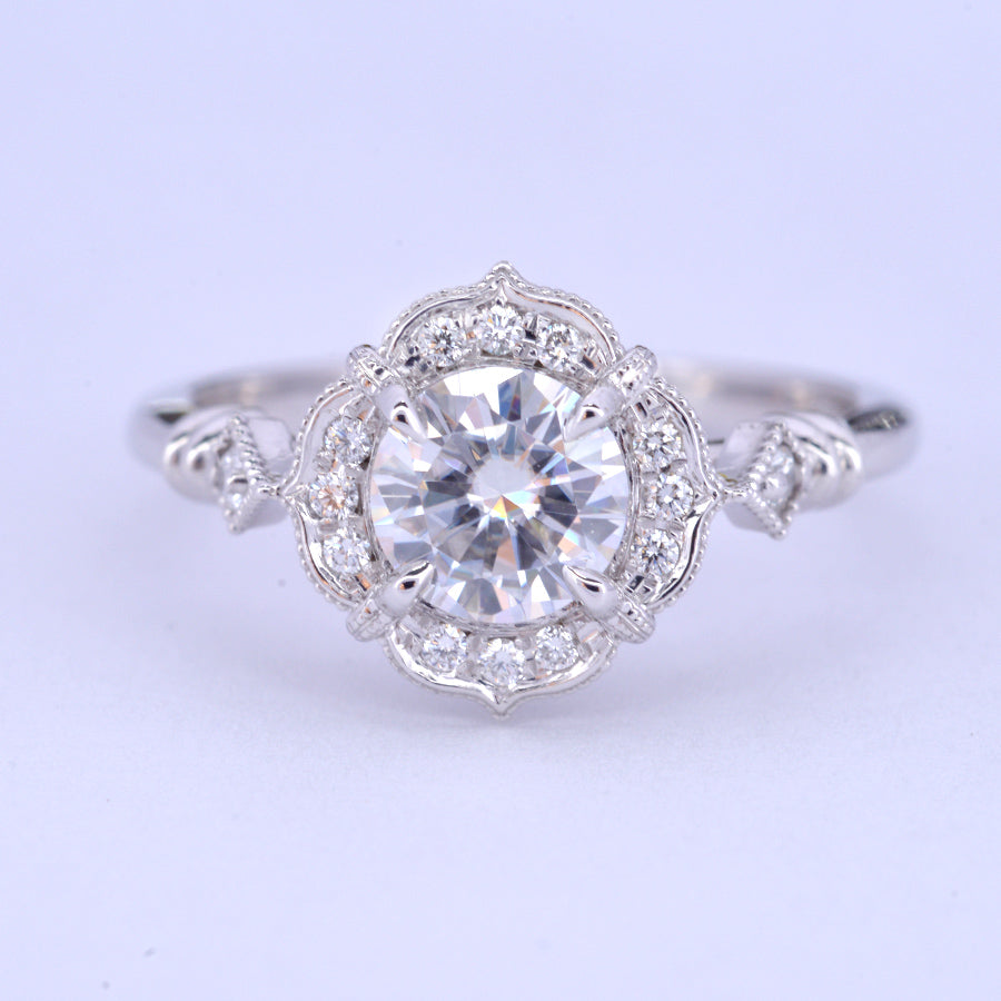 Lyzzy vintage inspired round engagement ring in white gold